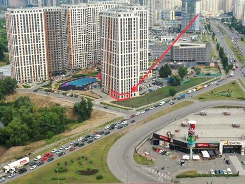 комерційна за адресою Дніпровська набережна вул., 20-А