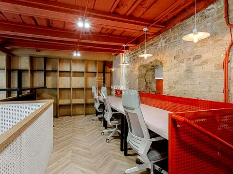 комерційна за адресою Богдана Хмельницького вул., 9