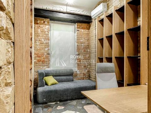 комерційна за адресою Богдана Хмельницького вул., 9