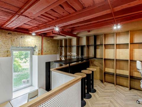 комерційна за адресою Богдана Хмельницького вул., 9