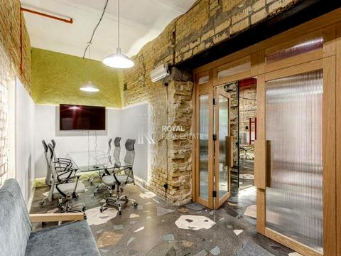 комерційна за адресою Богдана Хмельницького вул., 9