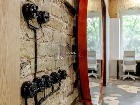 комерційна за адресою Богдана Хмельницького вул., 9