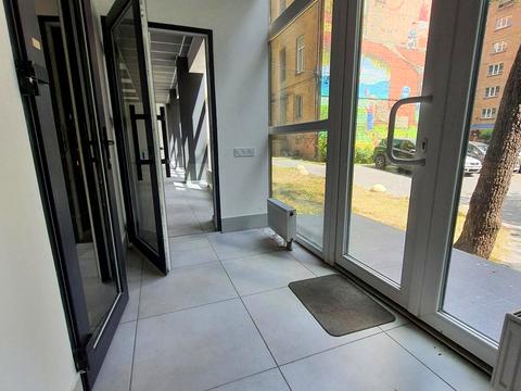 комерційна за адресою В'ячеслава Чорновола вул., 27