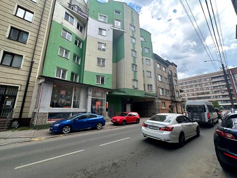 комерційна за адресою Залізнична вул., 2