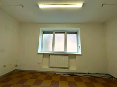 комерційна за адресою Залізнична вул., 2