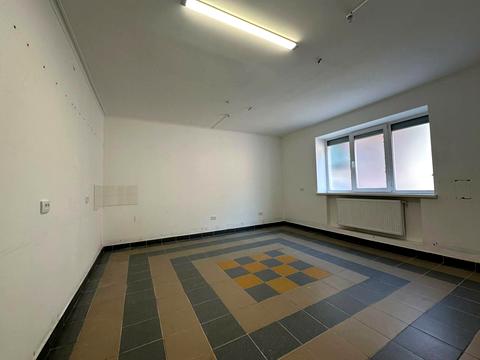 комерційна за адресою Залізнична вул., 2