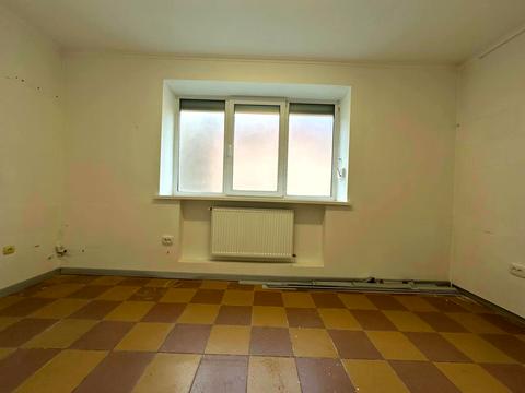 комерційна за адресою Залізнична вул., 2