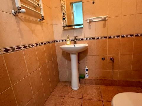 комерційна за адресою Залізнична вул., 2