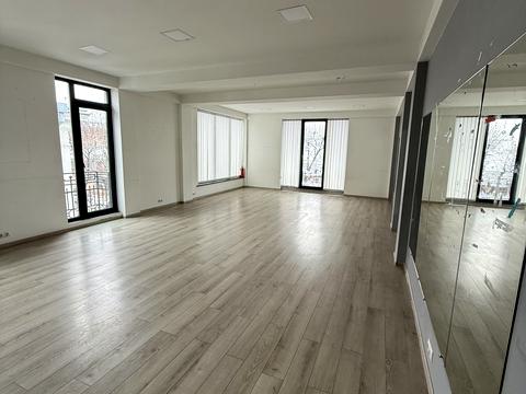 комерційна за адресою Мукачівська вул., 21