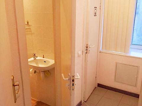 комерційна за адресою Мала Арнаутська вул., 64