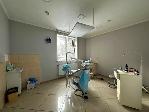 комерційна за адресою Братів Дужих вул. (Володимира Комарова), 35а