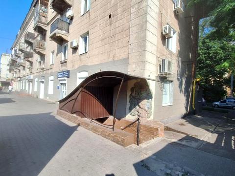 комерційна за адресою Металургів просп., 15