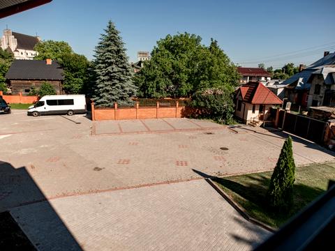 комерційна за адресою Євгена Чикаленка вул., 26
