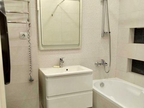 квартира за адресою Полковника Гуляєва просп. (Маршала Жукова), 111