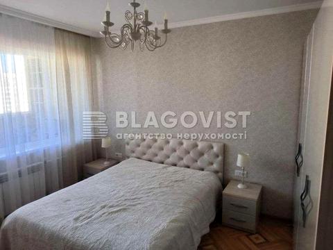 квартира за адресою Анни Ахматової вул., 21