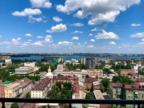 комерційна за адресою Мечникова вул., 11