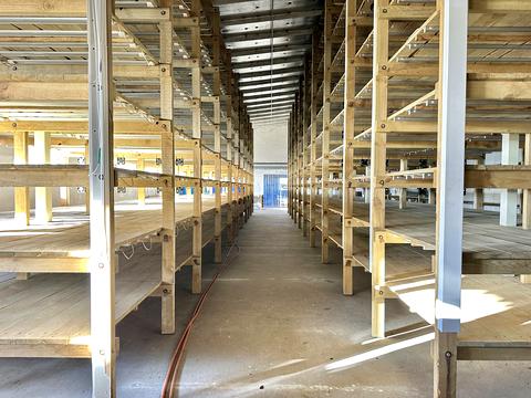 комерційна за адресою Дружби, 52