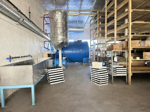 комерційна за адресою Дружби, 52