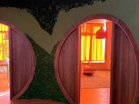 комерційна за адресою Київська вул., 235