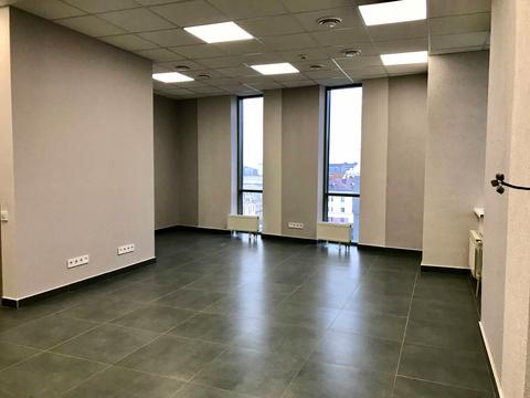 комерційна за адресою Мечникова вул., 11