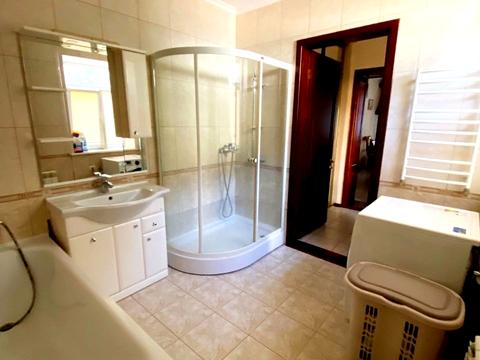 будинок за адресою 28-ма Лінія вул., 13