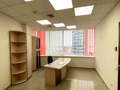 комерційна за адресою Королеви Єлизавети ІІ вул. (Глинки), 2 А