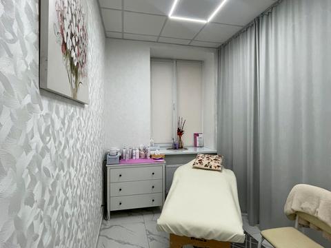 комерційна за адресою с. Софіївська Борщагівка, Героїв Небесної Сотні просп., 16/3