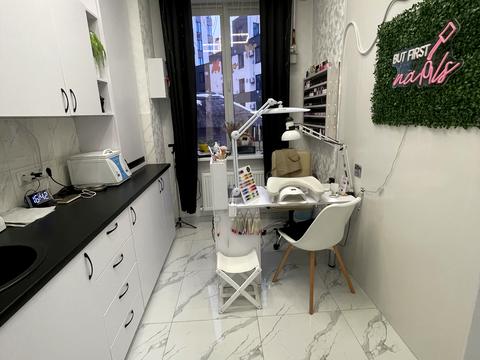 комерційна за адресою с. Софіївська Борщагівка, Героїв Небесної Сотні просп., 16/3