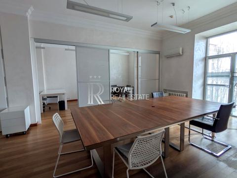 коммерческая по адресу Крещатик ул. (Kreschatic), 25