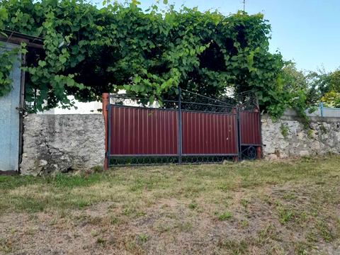 будинок за адресою Дружби