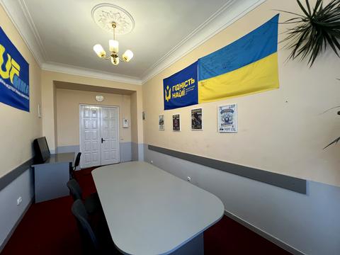 комерційна за адресою Визволення вул., 2