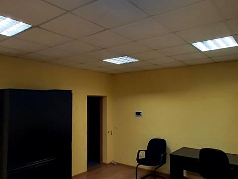 комерційна за адресою Ревуцького вул., 14