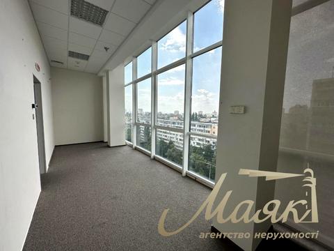 комерційна за адресою Солом'янська вул., 11