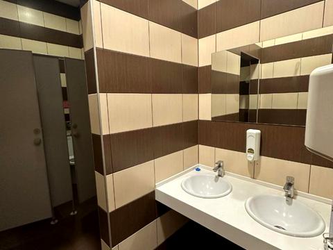 комерційна за адресою Солом'янська вул., 11