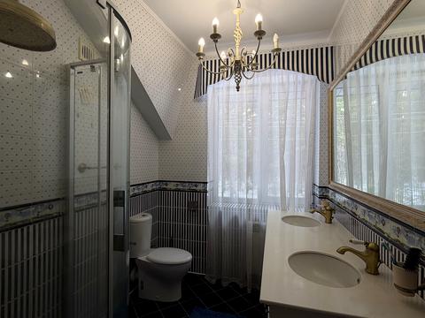 дом по адресу Лісова