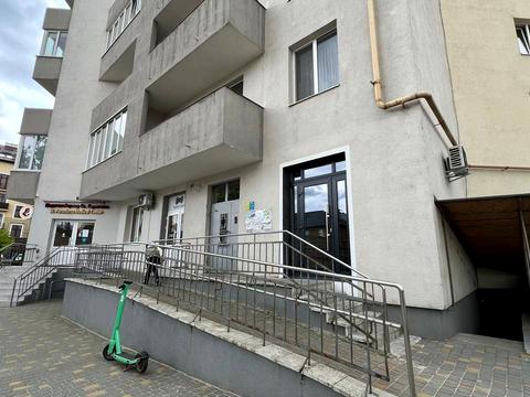 комерційна за адресою Тернопільська вул., 21б
