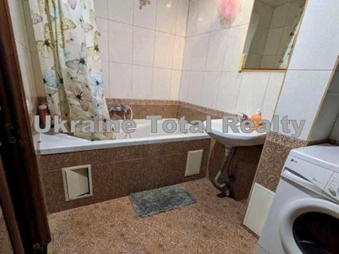 квартира за адресою Азербайджанська вул. (Бакинських Комісарів), 8-Б