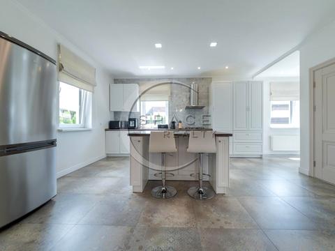 будинок за адресою Приозерний бульв., (Будинок 32)