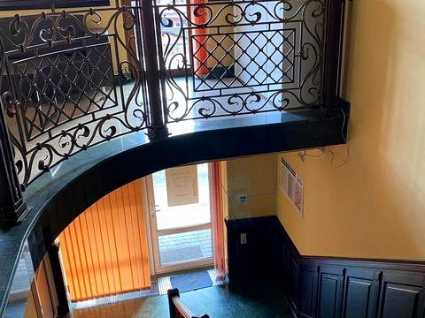 коммерческая по адресу Жупанатская пл., 1