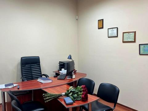 комерційна за адресою Духновича вул., 8