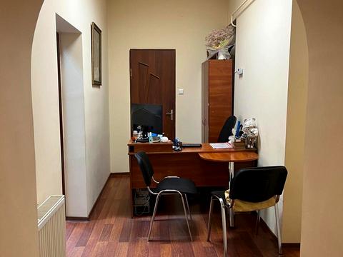 комерційна за адресою Духновича вул., 8