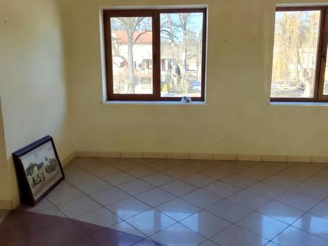 комерційна за адресою Івасюка, 1