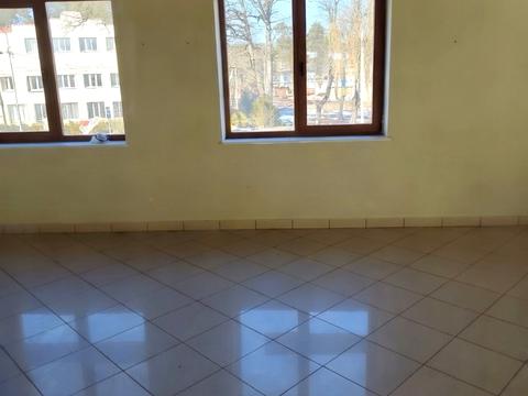 комерційна за адресою Івасюка, 1