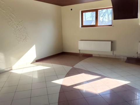 комерційна за адресою Івасюка, 1