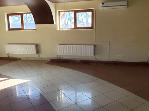 комерційна за адресою Івасюка, 1