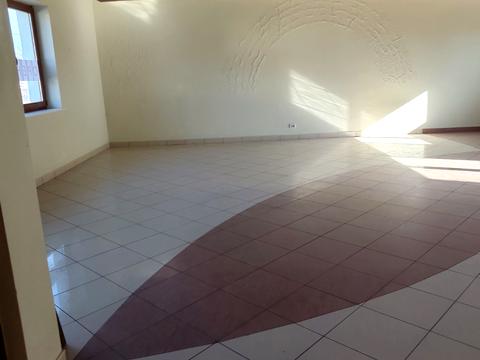 комерційна за адресою Івасюка, 1