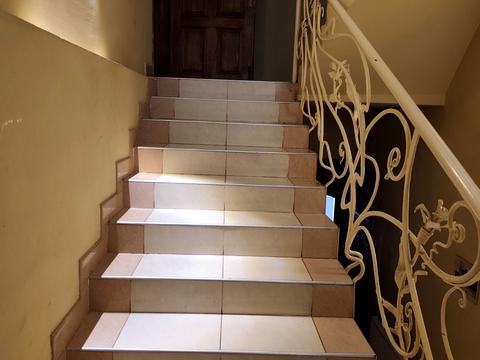 комерційна за адресою Івасюка, 1