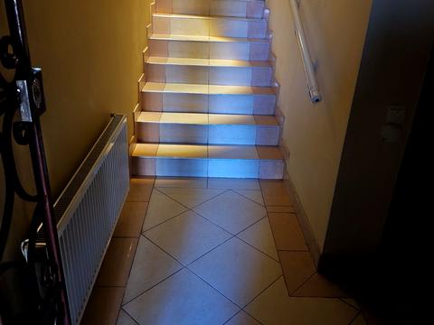 комерційна за адресою Івасюка, 1