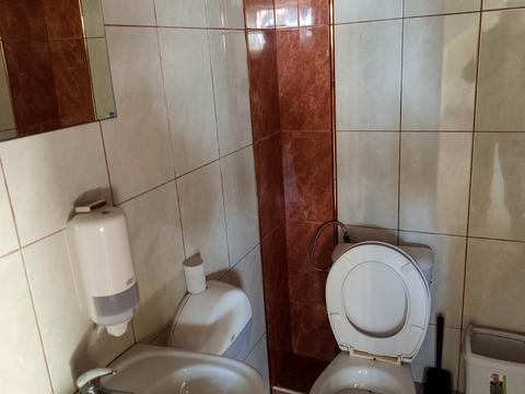 комерційна за адресою Івасюка, 1