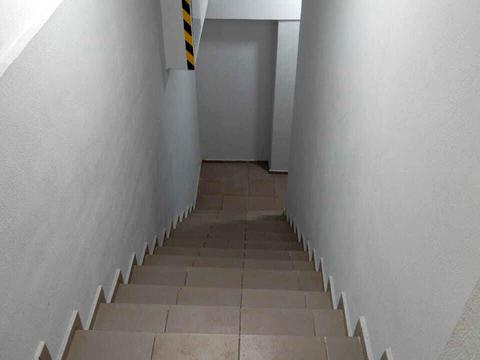 комерційна за адресою Чеська вул., 9